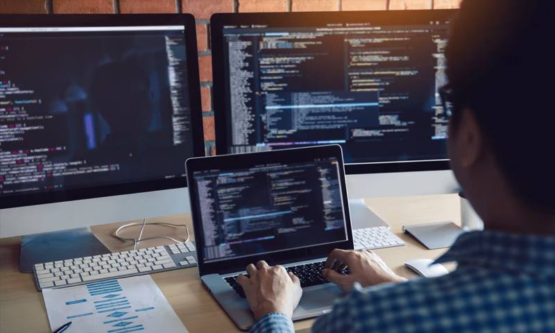 数据科学选型:R与Python如何赋能四子王旗网站建设?